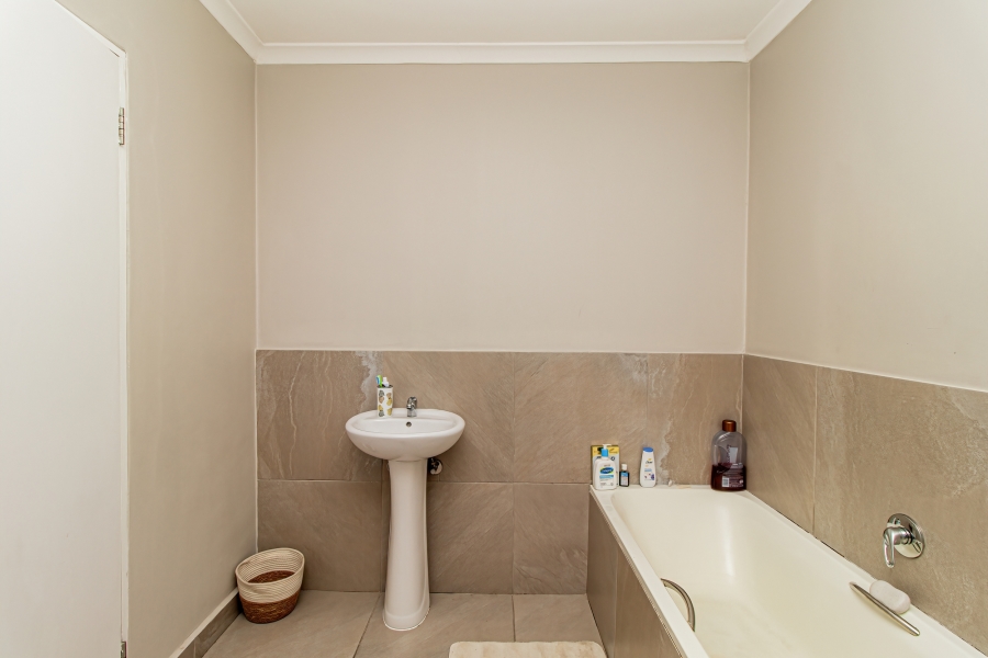 3 Bedroom Property for Sale in Parklands East Western Cape